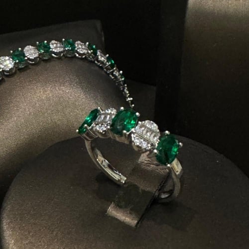 زمرد - طقم تنس لون اخضر