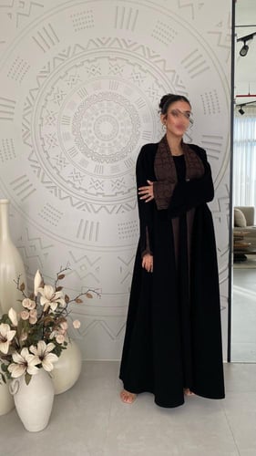BLACK براون