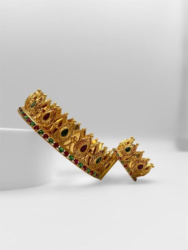 سوارة وخاتم بتصميم تاج عيار ٢١
