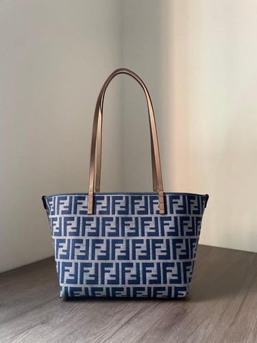 شنطة فندي C 23