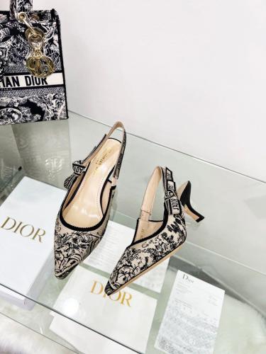 كعب dior