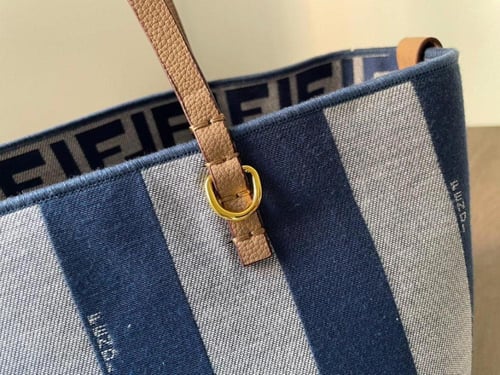 شنطة فندي C 23