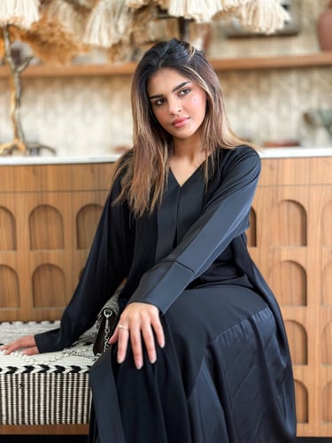 عبايه لؤلؤه سوداء رسميه انيقه كلوش