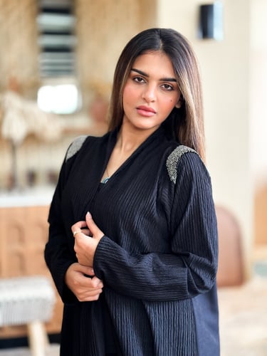عبايه عهود سوداء راقيه