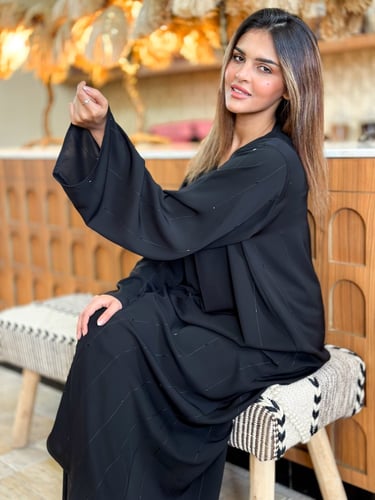 عبايه امل سوداء عمليه