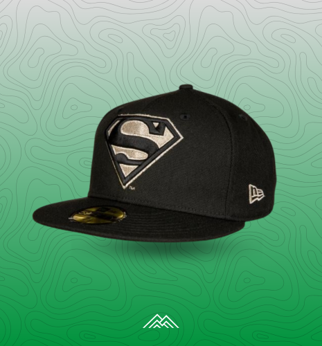 قبعة نيو إيرا 59Fifty بتصميم شعار سوبرمان الفضي