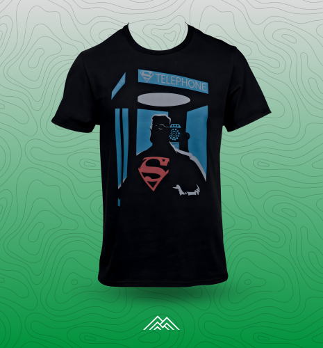 تيشيرت كلاسيكي سوبرمان داخل كابينة الهاتف