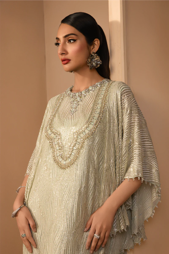 فستان أبيض ملكي بتطريز ناعم – White Royal Embroidered Dress