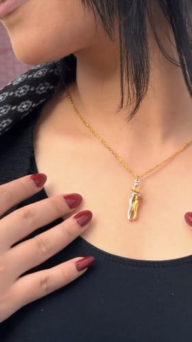 سلسال العناق (ليحتضنك دائما بدلا عني)