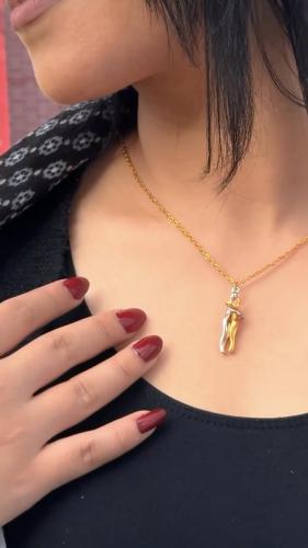 سلسال وخاتم العناق (ليحتضنك دائما بدلا عني)