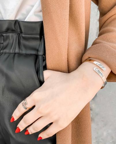 اسوارة الاسم والتاريخ