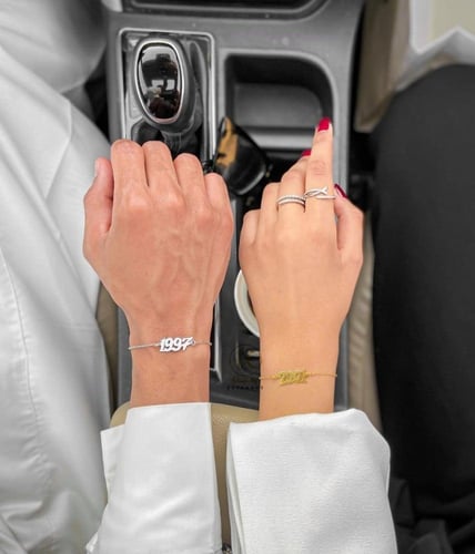 اسواره بالتاريخ