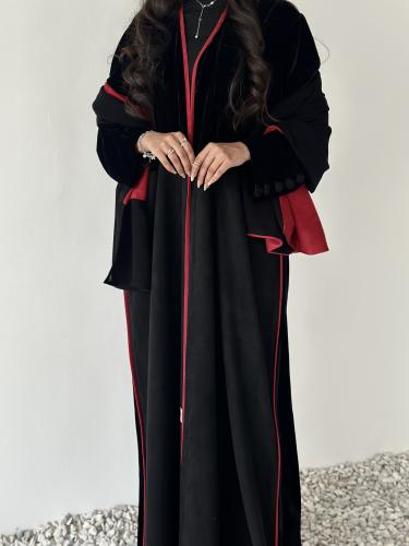 عباية أسود مخمل بشريط أحمر