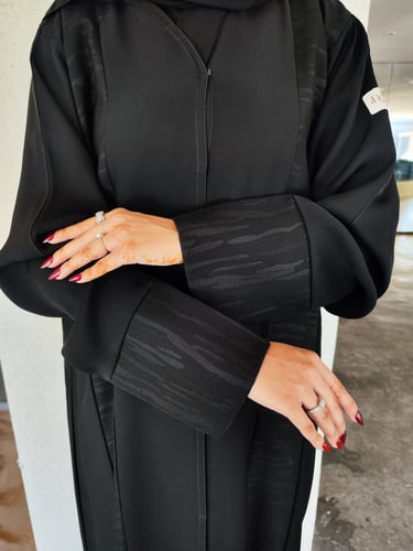 عباية أسود نص كلوش