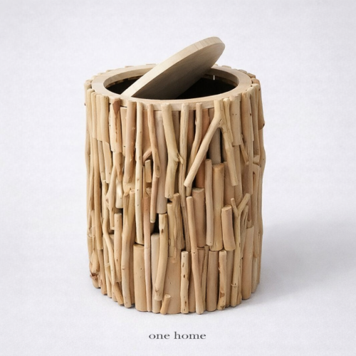 سلة مهملات مصنوعة يدوياً من الخشب