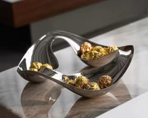 صحن تقديم فضي