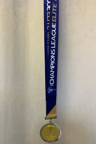 ميدالية ابطال النخبة