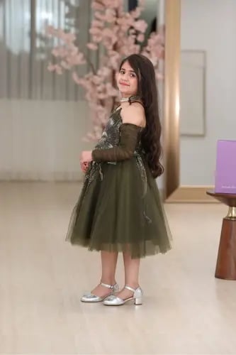 فستان بناتي بتطريز أنيق