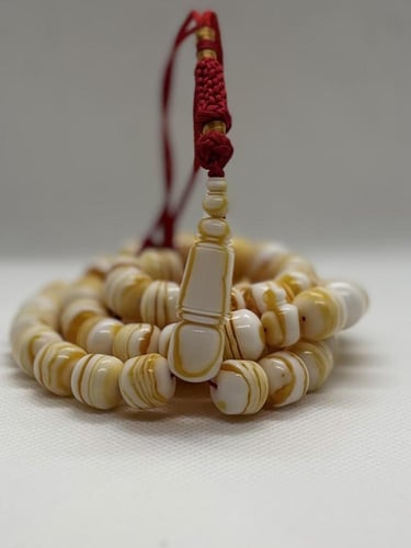 مستكه شبيه المشخط