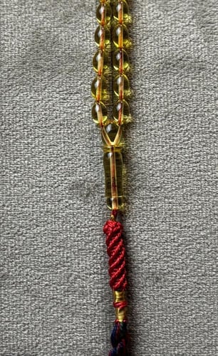 كهرمان شفاف طبيعي حر زيتوني