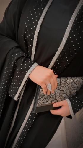 عباية ملكية للمناسبات السعيدة