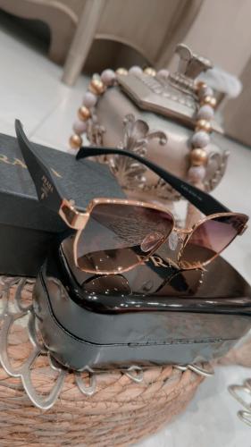 نظارة PRADA الفاخرة