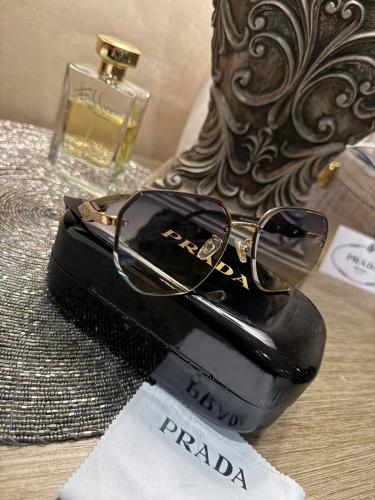 نظارة PRADA الفاخرة