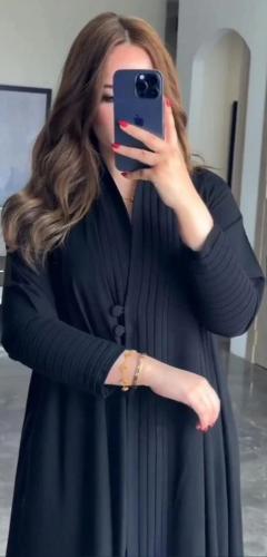 Luxurious flowing women's abaya