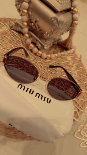 نظارة MIUMIU الأنيقة