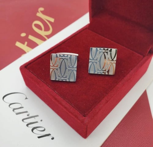 كبك Cartier فضي مطفي مربع