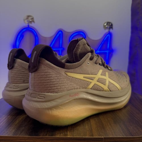 حذاء اسيكس جيل نيمبس 27 GEL NIMBUS (ذهبي)