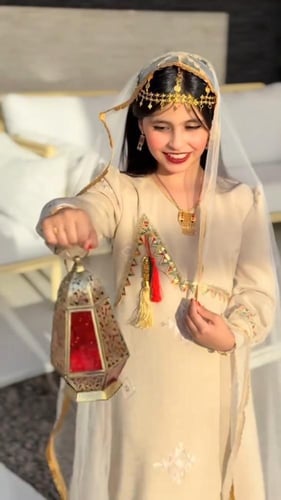 فستان رمضاني مع الطرحة