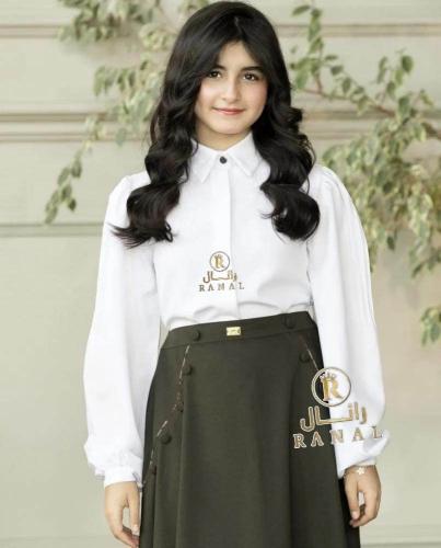 An attractive school apron