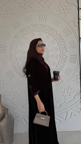 عباية شتوية مخمل بني