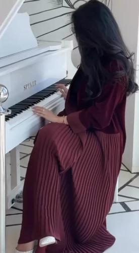 عباية شتوية مخمل عنابي ملكي
