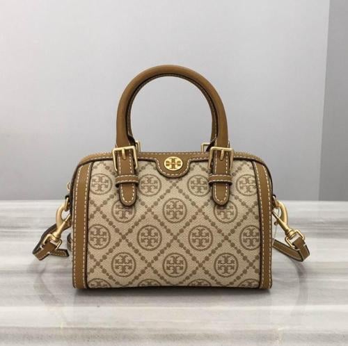 T Monogram Mini Barrel Bag من ماركة Tory Burch.
