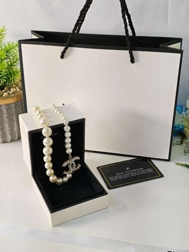 سلاسل مع تعليقة