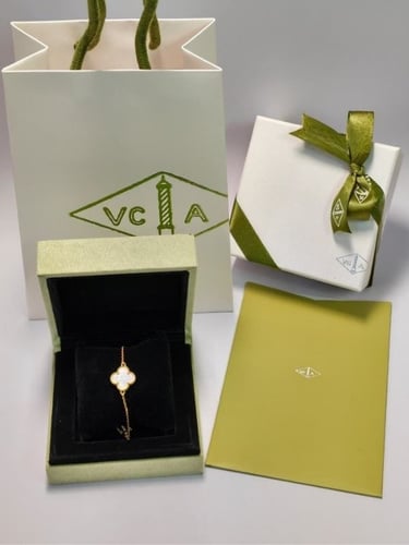 سلسال مع تعليقه