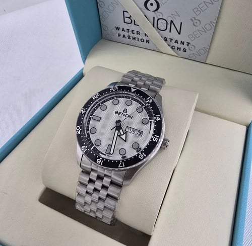 ساعة ضد الماء