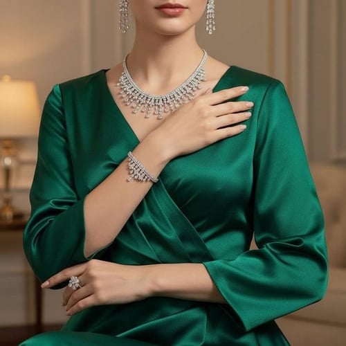 طقم زركون لون فضي 4 قطع مع علبة فخمة