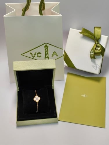 سلسال مع تعليقه