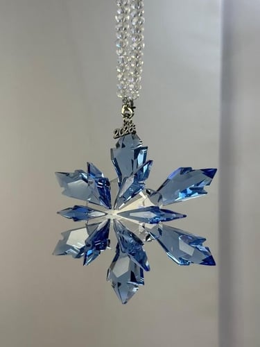 تعليقة سيارة فاخرة