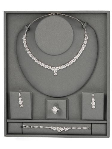 طقم المجوهرات كرستال الفاخر من أوزون