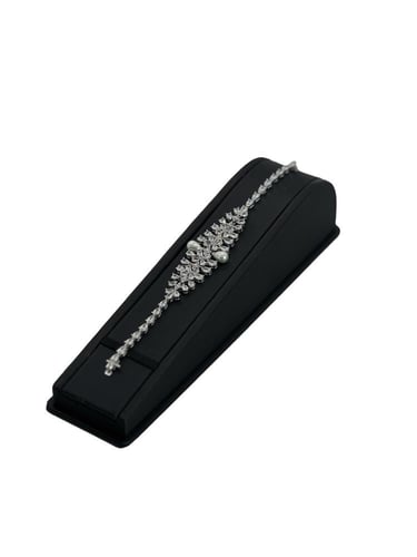 طقم زركون فضي منozon