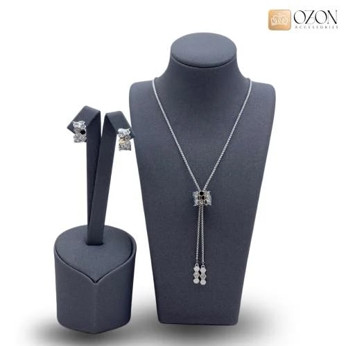 Necklace and earrings set with zircon