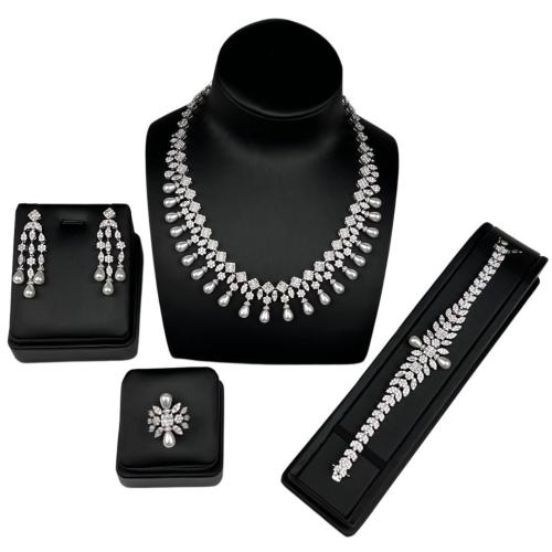 طقم زركون فضي من ozon