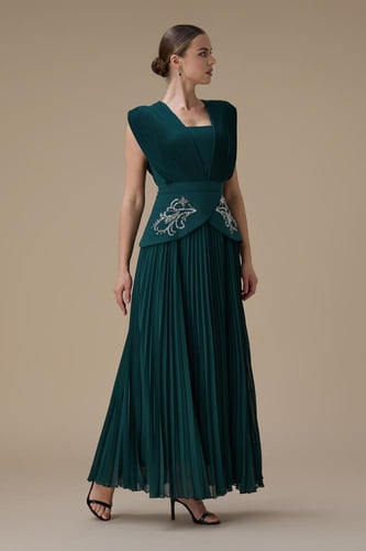 فستان طويل أخضر بليسيه