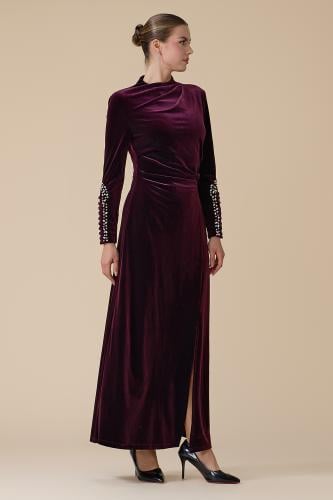 فستان عنابي طويل مخمل بأكمام طويلة