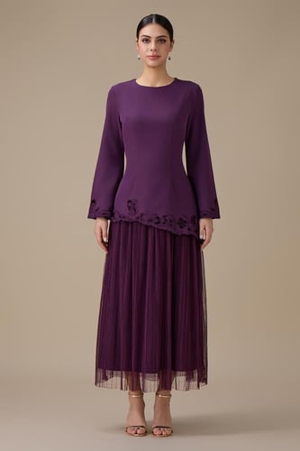 فستان طويل بنفسجي بطبقتين بتصميم ناعم