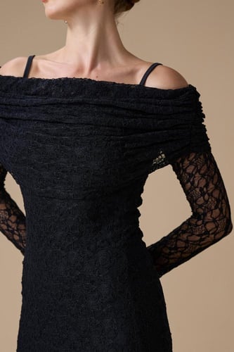 فستان أسود طويل دانتيل